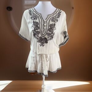 Vintage Embroidered V-Neck Peasant Top in Cream